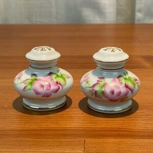 VTG Azalea Hand Painted Screw Top Salt and Pepper Shakers Occupied Japan Gold